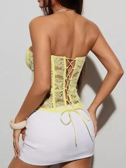 Corset jaune chic sans bretelles coupe ajustée à lacets et broderies