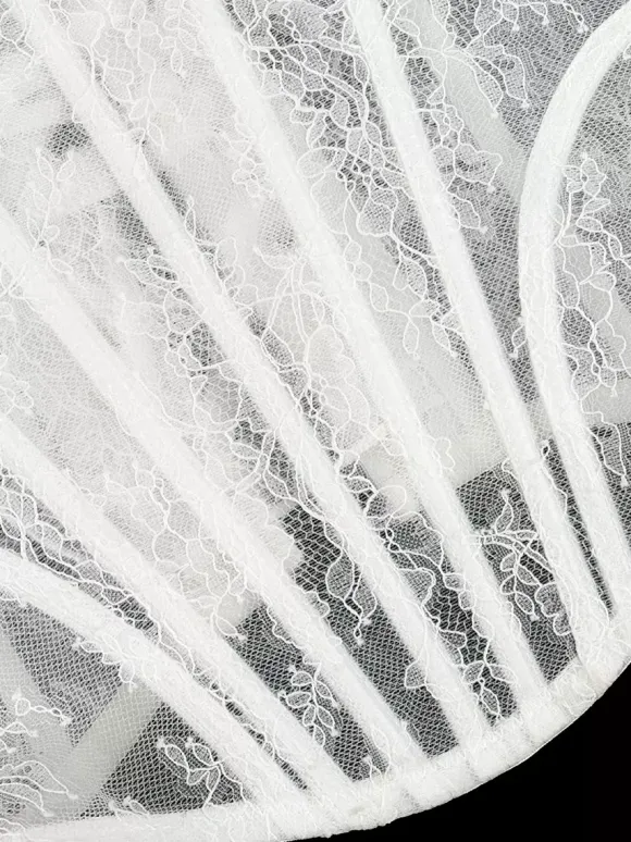 Corsets noirs sexy sans manches et bustiers en dentelle coupe ajustée