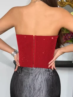 Corsets rouges chics sans manches et sans bretelles coupe ajustée à sequins