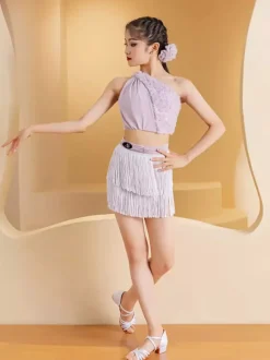 Costume de danse latine violet pour femme ensemble deux pièces avec jupe à franges.