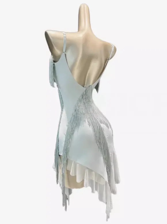Costume de danse latine bleu pastel pour femme en polyester à franges et dos nu.