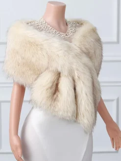 Couverture de mariage en fausse fourrure hauts blancs écru couverture de mariée