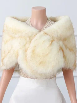 Couverture de mariage en fausse fourrure hauts beiges couverture de mariée
