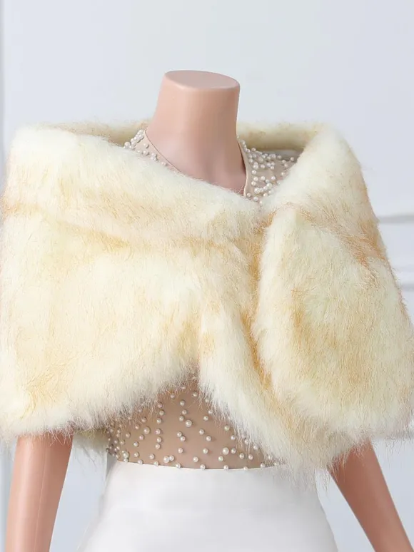 Couverture de mariage en fausse fourrure hauts beiges couverture de mariée