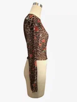 Crop top à manches longues en maille imprimé floral léopard et rose coupe ajustée collection femme 2026