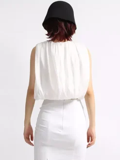Crop top femme abricot à col bijou chic plissé sans manches