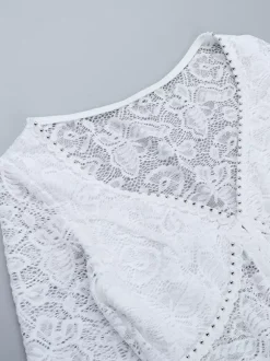 Crop top en dentelle florale pour femme - Chemisier blanc élégant à manches longues col en V et coupe ajustée - Tenue de soirée printanière 2026