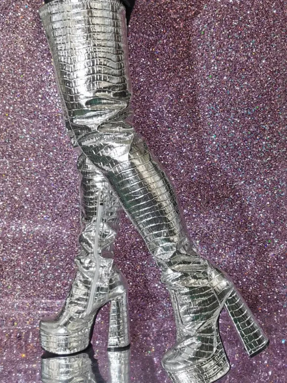 Cuissardes argentées à motif de pierre métallique bottes à plateforme à talons épais