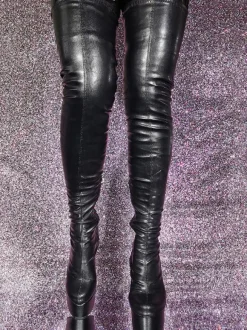Cuissardes noires à bout rond et plateforme à talons hauts Cuissardes sexy