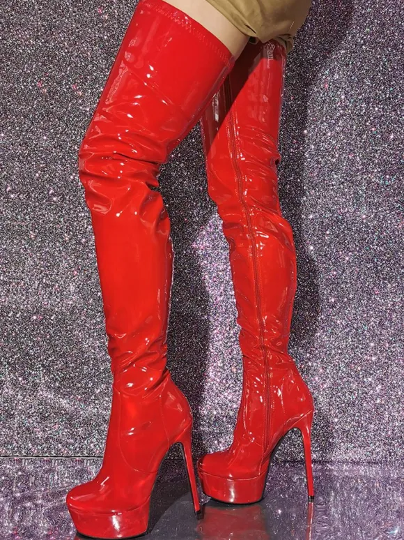 Cuissardes sexy à plateforme rouge à talons hauts sur les bottes au genou
