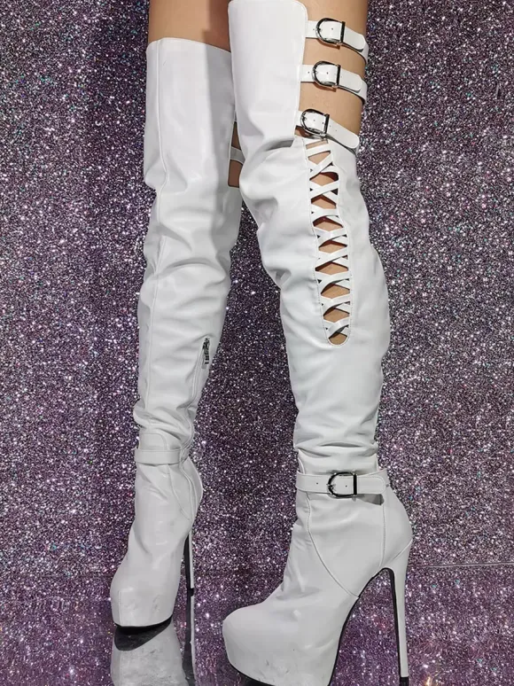 Cuissardes sexy noires à plateforme découpée sur les bottes au genou