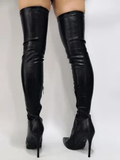 Cuissardes noires à bout pointu sexy sur les bottes au genou
