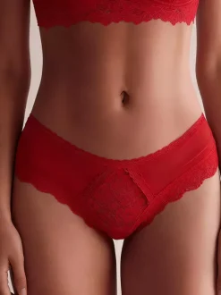 Culotte femme en maille transparente avec découpes et bretelles apparentes.