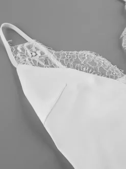 Débardeur blanc à bretelles fines et dentelle bretelles réglables chic pour femme