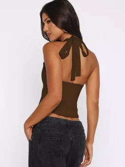 Débardeur court à bretelles croisées décolleté en c艙ur dos nu et fermeture à nouer coupe ajustée style streetwear