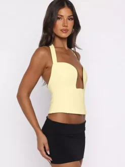 Débardeur court à bretelles croisées décolleté en c艙ur dos nu et fermeture à nouer coupe ajustée style streetwear