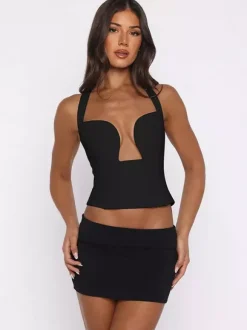 Débardeur court à bretelles croisées décolleté en c艙ur dos nu et fermeture à nouer coupe ajustée style streetwear