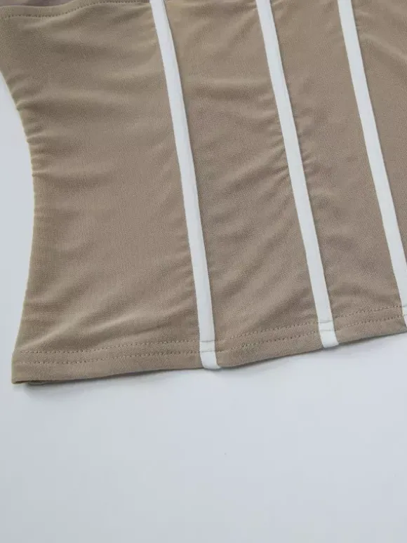 Débardeur kaki à bretelles fines et décolleté gainant pour femme