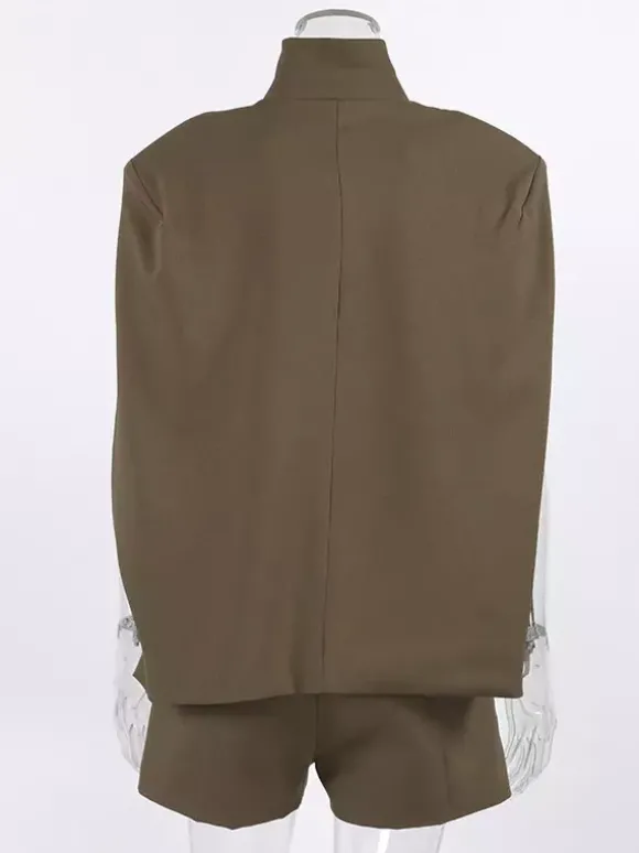 Ensemble 2 pièces blazer court gilet sans manches et short assorti tailleur femme.