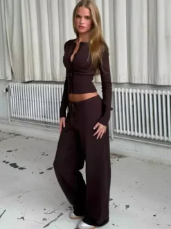 Ensemble 2 pièces en maille côtelée pour femme - Gilet boutonné coupe ajustée et pantalon de détente à jambes larges - Collection printemps 2026