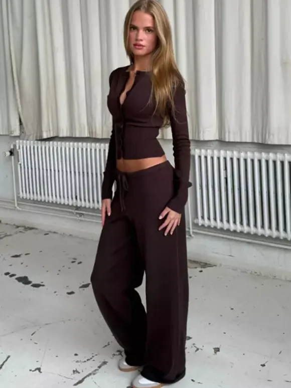Ensemble 2 pièces en maille côtelée pour femme - Gilet boutonné coupe ajustée et pantalon de détente à jambes larges - Collection printemps 2026