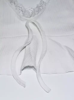 Ensemble Coquette 2 pièces à bordure en dentelle blanche pour femme - Débardeur short - Tenue décontractée d'été pour la plage 2026