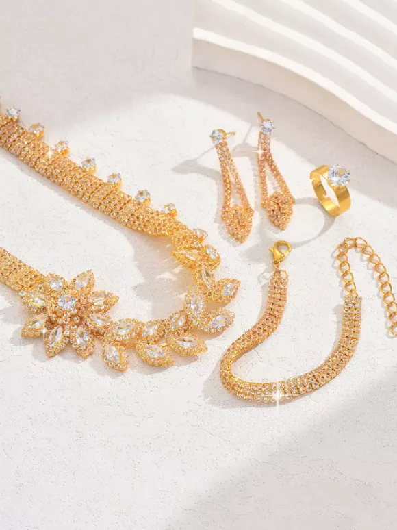 Ensemble de bijoux de mariage tendance en métal percé avec diamants attrayants