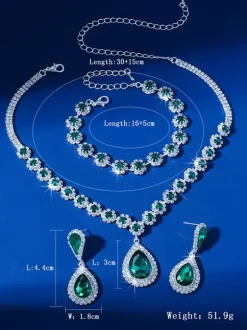 Ensemble de bijoux vintage vert à motif floral comprenant des bracelets des boucles d'oreilles et un collier en strass.