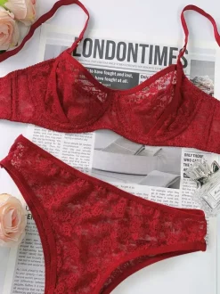 Ensemble de lingerie : soutien-gorge à armatures en dentelle florale et culotte taille haute