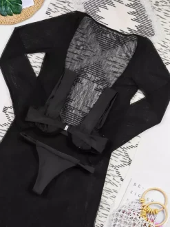 Ensemble de maillot de bain et cache-maillot bleu athlétique à manches longues et dos nageur.