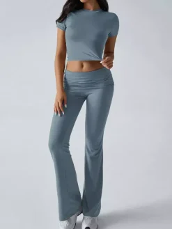 Ensemble de yoga deux pièces pour femme - Haut court à manches courtes et coupe ajustée et pantalon évasé - Tenue de sport et de détente été 2026