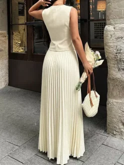 Ensemble deux pièces abricot chic à col bijou et jupe sans manches