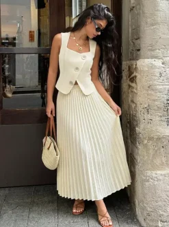 Ensemble deux pièces abricot chic à col bijou et jupe sans manches