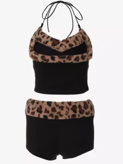 Ensemble deux pièces bordeaux chic imprimé léopard pantalon sans manches à bretelles et col rond.