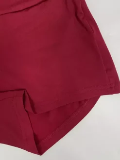 Ensemble deux pièces bordeaux chic décontracté au quotidien : haut sans manches à col bénitier et pantalon.