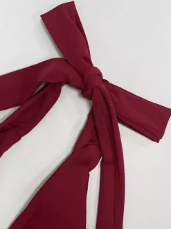 Ensemble deux pièces bordeaux chic décontracté au quotidien : haut sans manches à col bénitier et pantalon.