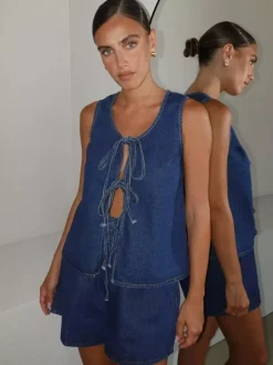 Ensemble deux pièces en denim pour femme - Haut sans manches bleu décontracté à nouer sur le devant et short assorti - Tenues streetwear d'été 2026