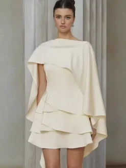 Ensemble deux pièces en satin abricot élégant manteau et jupe