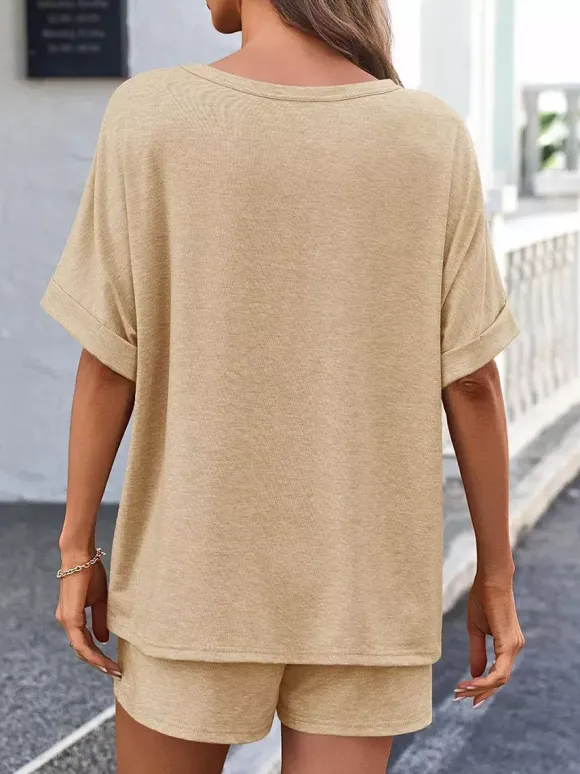 Ensemble deux pièces kaki streetwear : T-shirt à col rond et manches courtes pantalon décontracté.