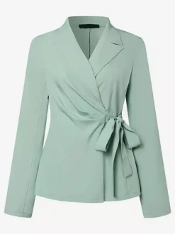 Ensemble deux pièces élégant pour femme : blazer cache-c艙ur tailleur pantalon à jambes larges et coupe ajustée idéal pour le printemps 2026.