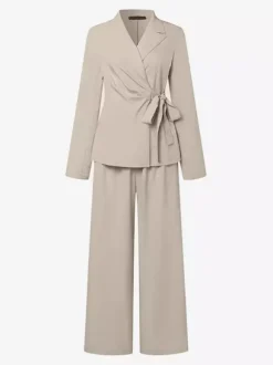 Ensemble deux pièces élégant pour femme : blazer cache-c艙ur tailleur pantalon à jambes larges et coupe ajustée idéal pour le printemps 2026.