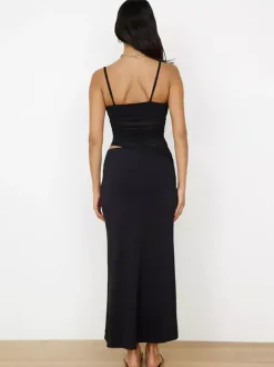 Ensemble deux pièces noir streetwear décontracté haut sans manches plissé à bretelles et col montant.