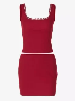 Ensemble deux pièces noir sexy en dentelle jupe sans manches à bretelles en polyester bretelles et col montant.