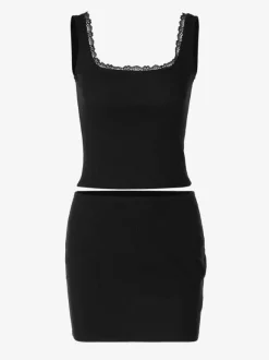Ensemble deux pièces noir sexy en dentelle jupe sans manches à bretelles en polyester bretelles et col montant.