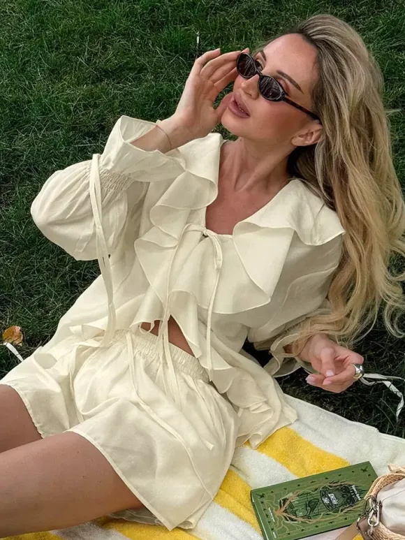Ensemble deux pièces pour femme : chemise à volants et short - Crème style bohème manches évasées n艙ud sur le devant - Tenue de vacances d'été à la plage 2026