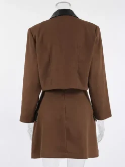 Ensemble deux pièces pour femme : blazer court à col en cuir contrastant et mini-jupe portefeuille