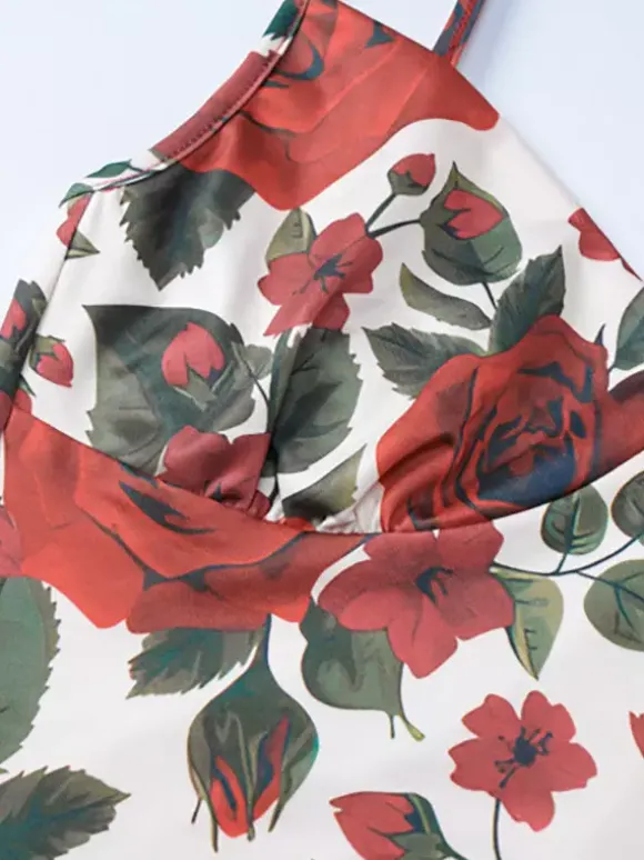 Ensemble deux pièces rouge sexy à imprimé floral tenue de villégiature en polyester à bretelles et col fleuri jupe sans manches.