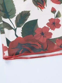 Ensemble deux pièces rouge sexy à imprimé floral tenue de villégiature en polyester à bretelles et col fleuri jupe sans manches.