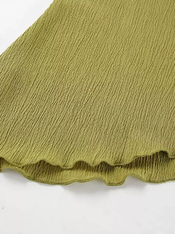 Ensemble deux pièces vert : haut sans manches dos nu et pantalon.