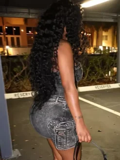 Ensemble jupe et haut deux pièces bleu ciel clair style streetwear sexy sans bretelles idéal pour l'été